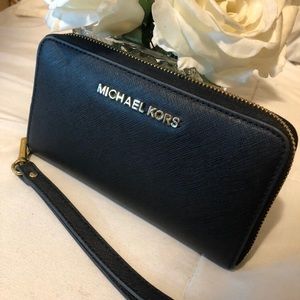 Michale Kors - Black/ Gold Wristlet
